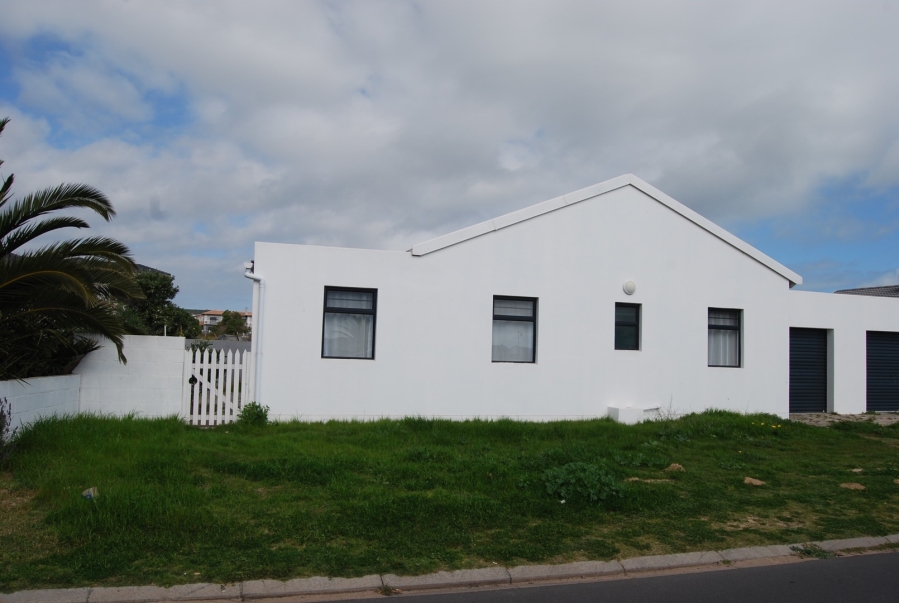 To Let 4 Bedroom Property for Rent in Country Club Western Cape